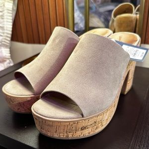 BRAND NEW with tags SO COMFY!! Universal Thread platform sandals size 10